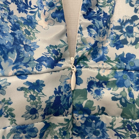 NWOT 🎉 Mackenzie & James blue floral dress with side midriff cutouts! - Picture 7 of 7